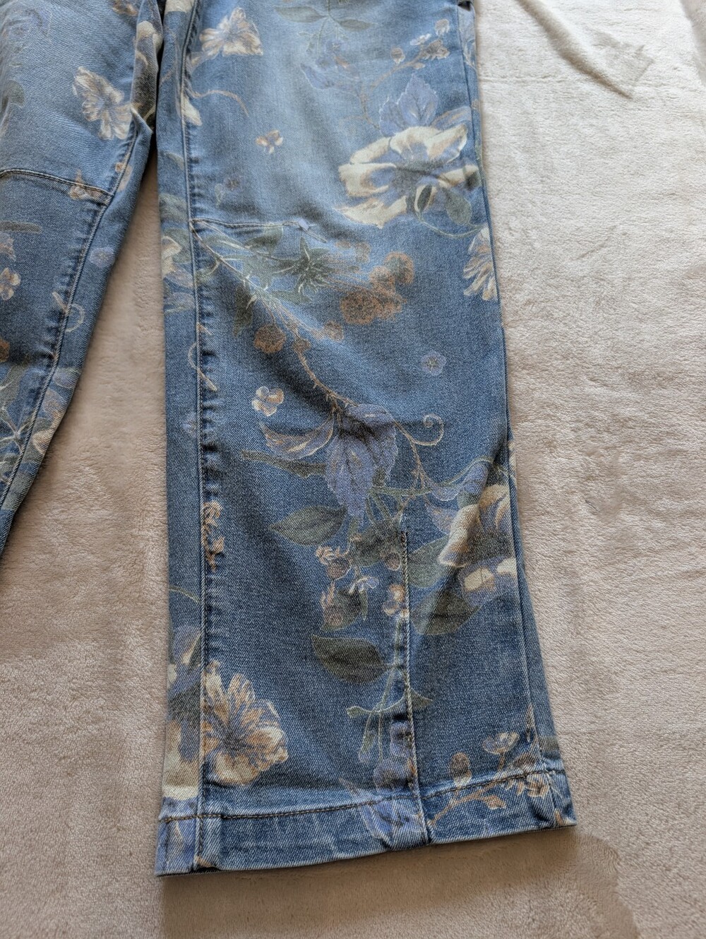 Flamingals Light Floral Crop Jeans NWT Medium - Picture 3 of 8
